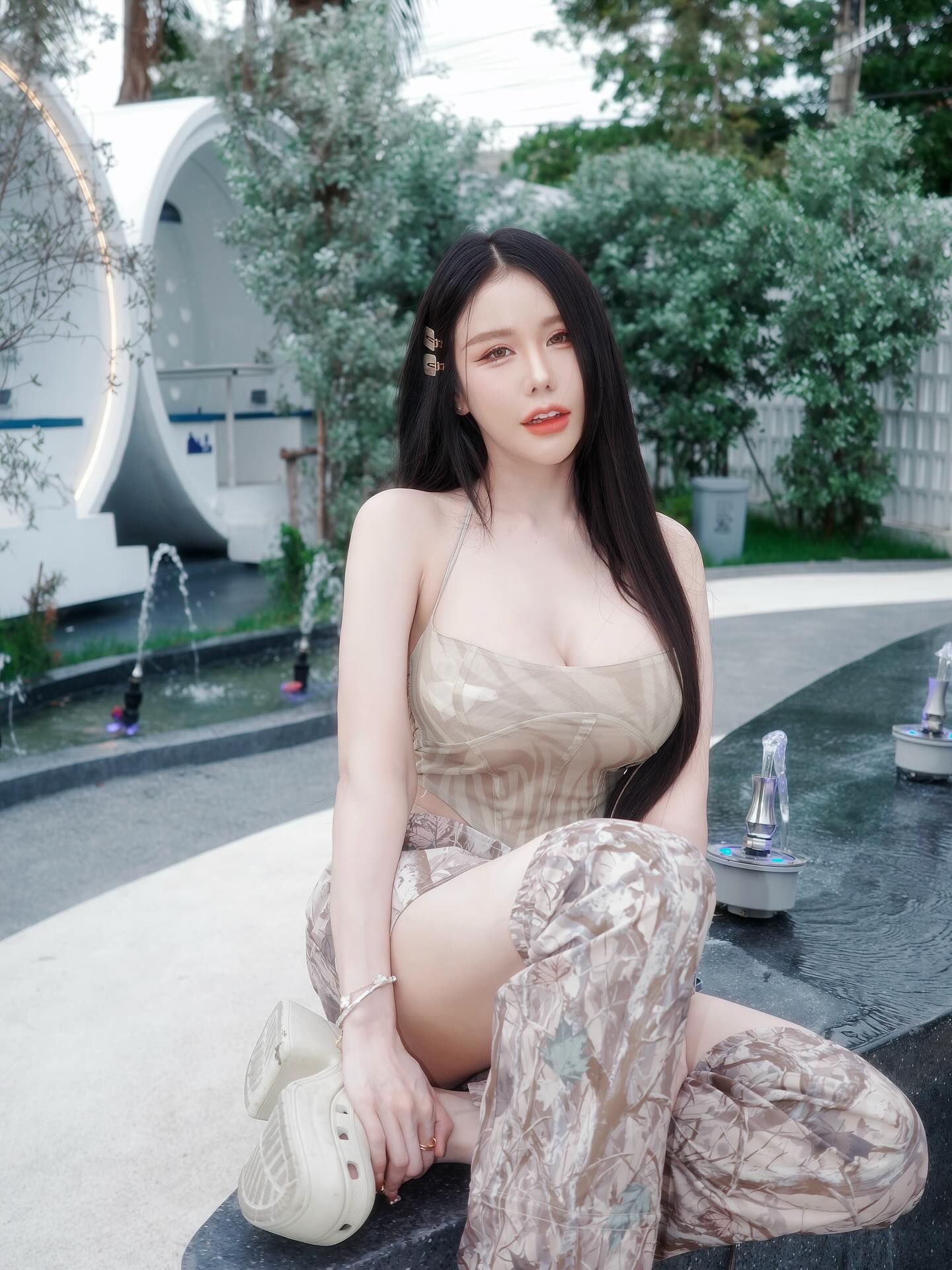 อามมี่ แม็กซิม นางแบบสาวมากเสน่ห์ เจ้าของผลงานโดดเด่นที่แฟนคลับติดตามอย่างต่อเนื่อง 4